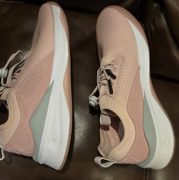 Like new clove nursing shoe - Picture 2 of 5